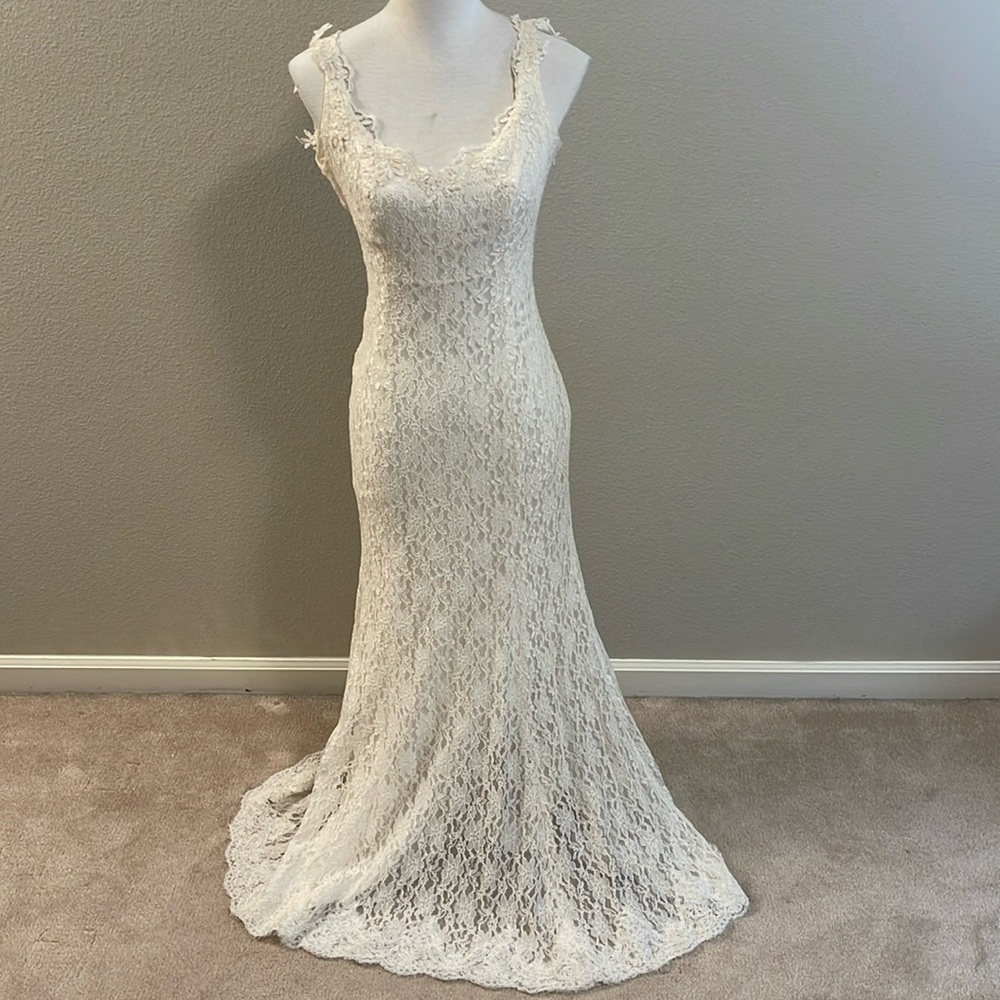Cicada ~XSmall Off-white Lacey Sleeveless Maxi Wedding/Gala Gown Dress